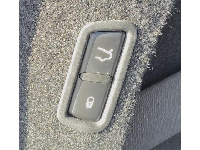 レヴァンテ S パノラマサンルーフ 赤革 全方位カメラ 右ハンドル 430馬力 カーボンインテリア 純正21インチアンテオブラックホイール 後席モニター パワートランク 前後シートヒーター レッドキャリパー パドルシフト 純正ナビ&TV ネロリベーレマイカ(22枚目)