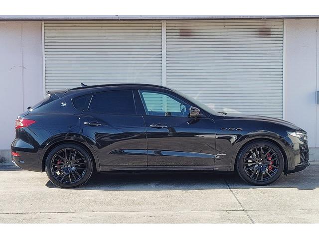 レヴァンテ S パノラマサンルーフ 赤革 全方位カメラ 右ハンドル 430馬力 カーボンインテリア 純正21インチアンテオブラックホイール 後席モニター パワートランク 前後シートヒーター レッドキャリパー パドルシフト 純正ナビ&TV ネロリベーレマイカ(23枚目)