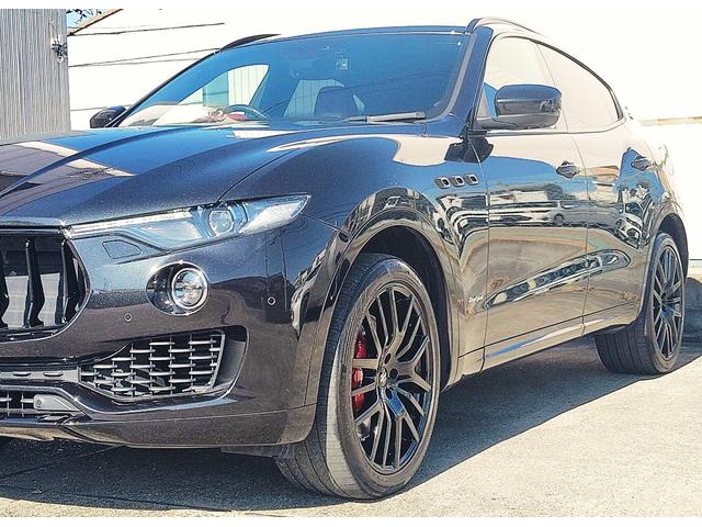 レヴァンテ S パノラマサンルーフ 赤革 全方位カメラ 右ハンドル 430馬力 カーボンインテリア 純正21インチアンテオブラックホイール 後席モニター パワートランク 前後シートヒーター レッドキャリパー パドルシフト 純正ナビ&TV ネロリベーレマイカ(26枚目)