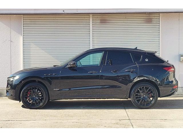 レヴァンテ S パノラマサンルーフ 赤革 全方位カメラ 右ハンドル 430馬力 カーボンインテリア 純正21インチアンテオブラックホイール 後席モニター パワートランク 前後シートヒーター レッドキャリパー パドルシフト 純正ナビ&TV ネロリベーレマイカ(27枚目)