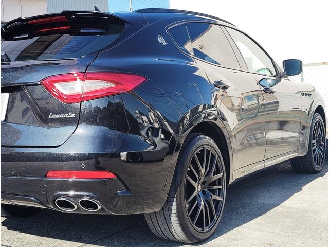 レヴァンテ S パノラマサンルーフ 赤革 全方位カメラ 右ハンドル 430馬力 カーボンインテリア 純正21インチアンテオブラックホイール 後席モニター パワートランク 前後シートヒーター レッドキャリパー パドルシフト 純正ナビ&TV ネロリベーレマイカ(30枚目)