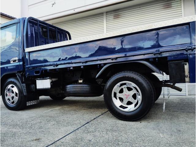 キャンター 全低床３ｔ積　６００Ｋｇ垂直パワーゲート　オートマチック　４．９ディーゼルターボ　４ナンバー　新明和　荷台床鉄板貼り　三方開　左電格ミラー　ブルーテック純正メッキバンパー　アルミ縞板ステンレス架装　ＥＶＡシート泥よけ　新品ハンドルカバー　ＮｏｘＰＭ適合（13枚目）