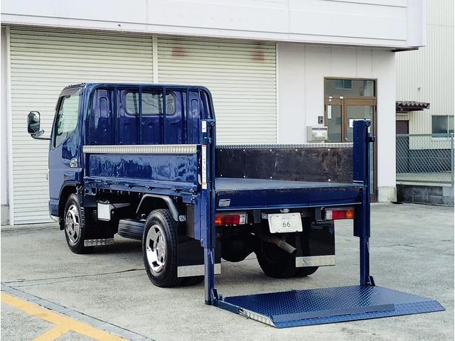 キャンター 全低床３ｔ積　６００Ｋｇ垂直パワーゲート　オートマチック　４．９ディーゼルターボ　４ナンバー　新明和　荷台床鉄板貼り　三方開　左電格ミラー　ブルーテック純正メッキバンパー　アルミ縞板ステンレス架装　ＥＶＡシート泥よけ　新品ハンドルカバー　ＮｏｘＰＭ適合（15枚目）