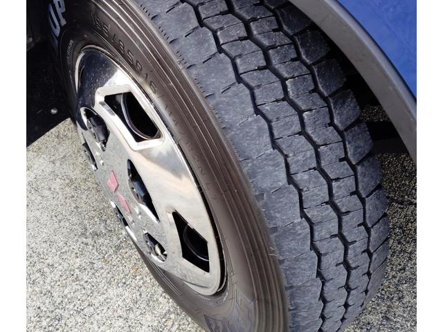 キャンター 全低床３ｔ積　６００Ｋｇ垂直パワーゲート　オートマチック　４．９ディーゼルターボ　４ナンバー　新明和　荷台床鉄板貼り　三方開　左電格ミラー　ブルーテック純正メッキバンパー　アルミ縞板ステンレス架装　ＥＶＡシート泥よけ　新品ハンドルカバー　ＮｏｘＰＭ適合（22枚目）