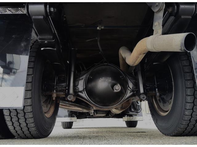 キャンター 全低床３ｔ積　６００Ｋｇ垂直パワーゲート　オートマチック　４．９ディーゼルターボ　４ナンバー　新明和　荷台床鉄板貼り　三方開　左電格ミラー　ブルーテック純正メッキバンパー　アルミ縞板ステンレス架装　ＥＶＡシート泥よけ　新品ハンドルカバー　ＮｏｘＰＭ適合（24枚目）