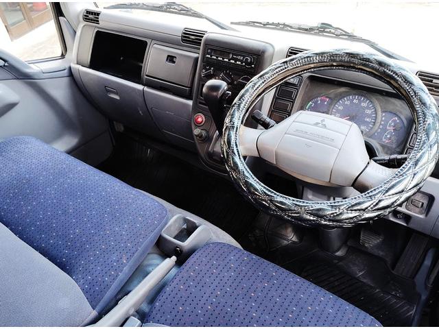 キャンター 全低床３ｔ積　６００Ｋｇ垂直パワーゲート　オートマチック　４．９ディーゼルターボ　４ナンバー　新明和　荷台床鉄板貼り　三方開　左電格ミラー　ブルーテック純正メッキバンパー　アルミ縞板ステンレス架装　ＥＶＡシート泥よけ　新品ハンドルカバー　ＮｏｘＰＭ適合（25枚目）