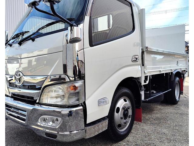 ダイナトラック ３ｔ積　１０００Ｋｇアーム式パワーゲート　ラジコン　５速　４．０ディーゼルターボ　荷台床鉄板貼り　ルーフキャリア　アイゼロセブンバンパー　アルミ縞板あおりカバー　ＥＶＡシート泥よけ　あおりステンレスロープ通し　バックカメラ　左電格　ＥＴＣ　三方開　１ナンバー（14枚目）