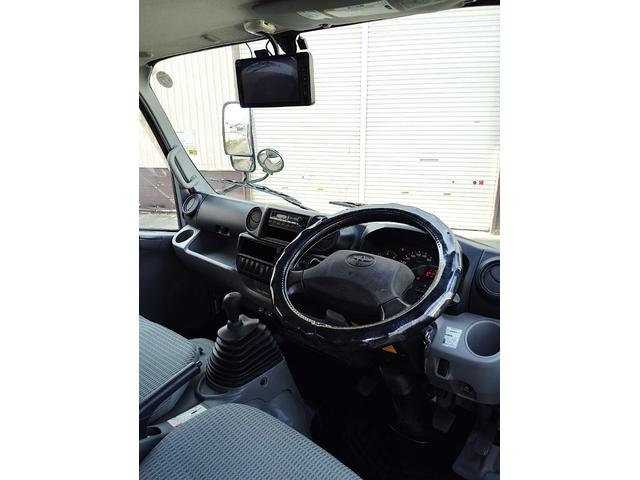 ダイナトラック ３ｔ積　１０００Ｋｇアーム式パワーゲート　ラジコン　５速　４．０ディーゼルターボ　荷台床鉄板貼り　ルーフキャリア　アイゼロセブンバンパー　アルミ縞板あおりカバー　ＥＶＡシート泥よけ　あおりステンレスロープ通し　バックカメラ　左電格　ＥＴＣ　三方開　１ナンバー（26枚目）