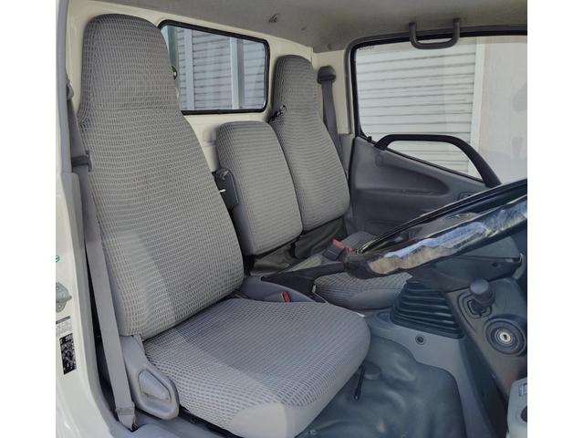 ダイナトラック ３ｔ積　１０００Ｋｇアーム式パワーゲート　ラジコン　５速　４．０ディーゼルターボ　荷台床鉄板貼り　ルーフキャリア　アイゼロセブンバンパー　アルミ縞板あおりカバー　ＥＶＡシート泥よけ　あおりステンレスロープ通し　バックカメラ　左電格　ＥＴＣ　三方開　１ナンバー（27枚目）