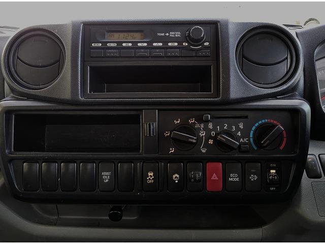 ダイナトラック ３ｔ積　１０００Ｋｇアーム式パワーゲート　ラジコン　５速　４．０ディーゼルターボ　荷台床鉄板貼り　ルーフキャリア　アイゼロセブンバンパー　アルミ縞板あおりカバー　ＥＶＡシート泥よけ　あおりステンレスロープ通し　バックカメラ　左電格　ＥＴＣ　三方開　１ナンバー（29枚目）