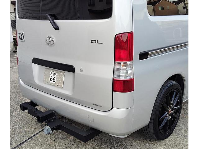 ライトエースバン ＧＬ　７５０ｋｇ積　ローダウン　ヒッチメンバー　ベットキット　オートマチック　社外１７インチＡＷ　社外フロントスポイラー　社外ＬＥＤヘッドライト　メモリーナビ　フルセグＴＶ　ＥＴＣ　パワーウィンド　ウッド調パネル　リア５面フイルム貼り　総重量２１００ｋｇ（8枚目）