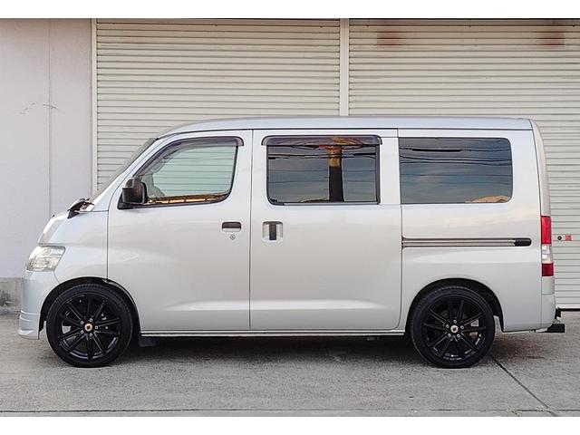 ライトエースバン ＧＬ　７５０ｋｇ積　ローダウン　ヒッチメンバー　ベットキット　オートマチック　社外１７インチＡＷ　社外フロントスポイラー　社外ＬＥＤヘッドライト　メモリーナビ　フルセグＴＶ　ＥＴＣ　パワーウィンド　ウッド調パネル　リア５面フイルム貼り　総重量２１００ｋｇ（14枚目）