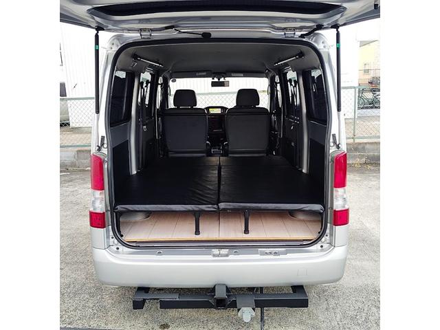 ライトエースバン ＧＬ　７５０ｋｇ積　ローダウン　ヒッチメンバー　ベットキット　オートマチック　社外１７インチＡＷ　社外フロントスポイラー　社外ＬＥＤヘッドライト　メモリーナビ　フルセグＴＶ　ＥＴＣ　パワーウィンド　ウッド調パネル　リア５面フイルム貼り　総重量２１００ｋｇ（23枚目）