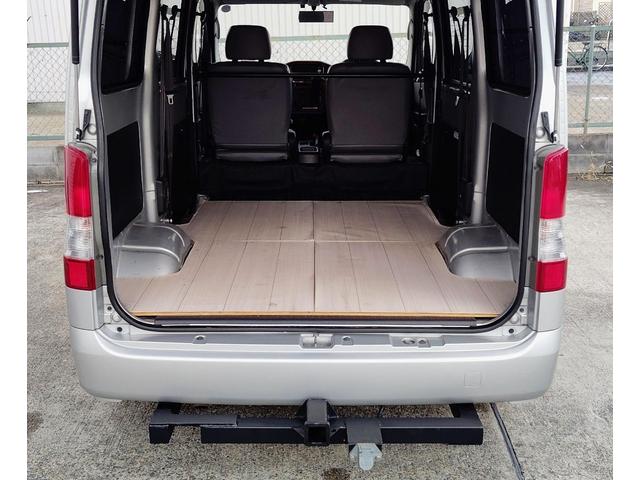 ライトエースバン ＧＬ　７５０ｋｇ積　ローダウン　ヒッチメンバー　ベットキット　オートマチック　社外１７インチＡＷ　社外フロントスポイラー　社外ＬＥＤヘッドライト　メモリーナビ　フルセグＴＶ　ＥＴＣ　パワーウィンド　ウッド調パネル　リア５面フイルム貼り　総重量２１００ｋｇ（24枚目）