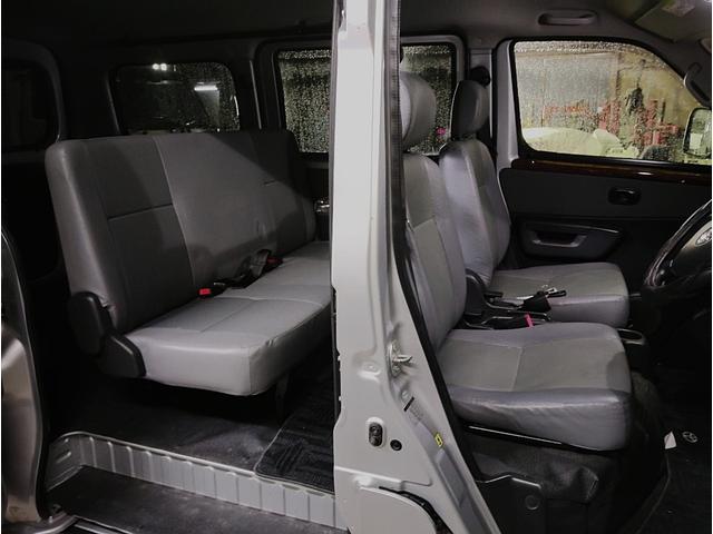 ライトエースバン ＧＬ　７５０ｋｇ積　ローダウン　ヒッチメンバー　ベットキット　オートマチック　社外１７インチＡＷ　社外フロントスポイラー　社外ＬＥＤヘッドライト　メモリーナビ　フルセグＴＶ　ＥＴＣ　パワーウィンド　ウッド調パネル　リア５面フイルム貼り　総重量２１００ｋｇ（25枚目）