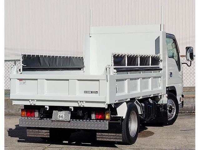 エルフトラック 全低床３ｔ積ダンプ　コボレーン　プロテクターかさ上げ　６速　３．０ディーゼルターボ　４ナンバー　極東　荷台床鉄板増貼　アイゼロセブンバンパー　左電格ミラー　ＡＳＲ　坂道発進補助　ＥＣＯＮＯ　ドラレコ　ＥＴＣ　ＵＳＢポート　新品ハンドルカバー　総重量５９８５ｋｇ（3枚目）