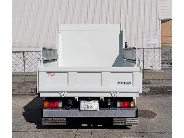 エルフトラック 全低床３ｔ積ダンプ　コボレーン　プロテクターかさ上げ　６速　３．０ディーゼルターボ　４ナンバー　極東　荷台床鉄板増貼　アイゼロセブンバンパー　左電格ミラー　ＡＳＲ　坂道発進補助　ＥＣＯＮＯ　ドラレコ　ＥＴＣ　ＵＳＢポート　新品ハンドルカバー　総重量５９８５ｋｇ（8枚目）