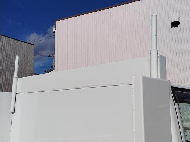 エルフトラック 全低床３ｔ積ダンプ　コボレーン　プロテクターかさ上げ　６速　３．０ディーゼルターボ　４ナンバー　極東　荷台床鉄板増貼　アイゼロセブンバンパー　左電格ミラー　ＡＳＲ　坂道発進補助　ＥＣＯＮＯ　ドラレコ　ＥＴＣ　ＵＳＢポート　新品ハンドルカバー　総重量５９８５ｋｇ（10枚目）