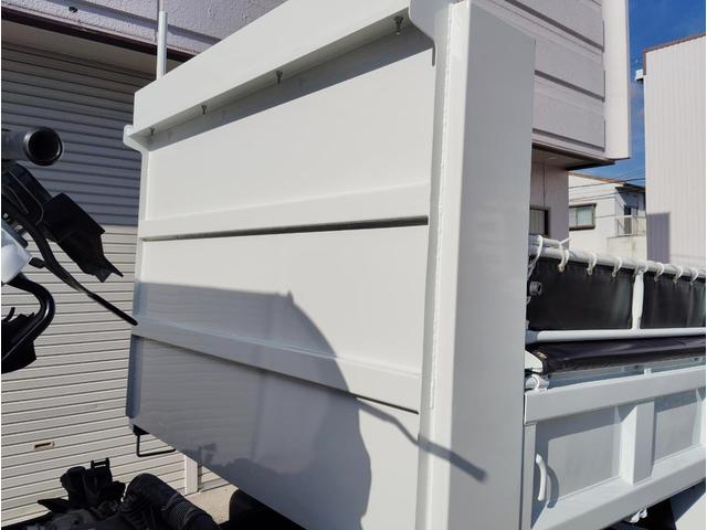 エルフトラック 全低床３ｔ積ダンプ　コボレーン　プロテクターかさ上げ　６速　３．０ディーゼルターボ　４ナンバー　極東　荷台床鉄板増貼　アイゼロセブンバンパー　左電格ミラー　ＡＳＲ　坂道発進補助　ＥＣＯＮＯ　ドラレコ　ＥＴＣ　ＵＳＢポート　新品ハンドルカバー　総重量５９８５ｋｇ（18枚目）