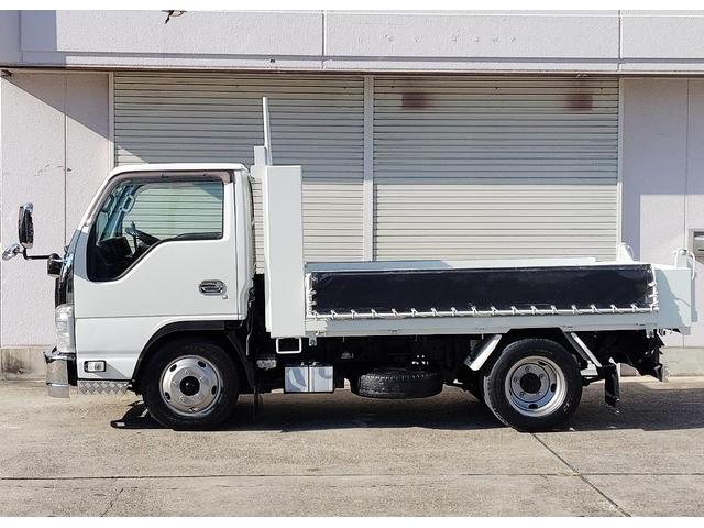 エルフトラック 全低床３ｔ積ダンプ　コボレーン　プロテクターかさ上げ　６速　３．０ディーゼルターボ　４ナンバー　極東　荷台床鉄板増貼　アイゼロセブンバンパー　左電格ミラー　ＡＳＲ　坂道発進補助　ＥＣＯＮＯ　ドラレコ　ＥＴＣ　ＵＳＢポート　新品ハンドルカバー　総重量５９８５ｋｇ（20枚目）
