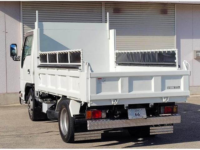 エルフトラック 全低床３ｔ積ダンプ　コボレーン　プロテクターかさ上げ　６速　３．０ディーゼルターボ　４ナンバー　極東　荷台床鉄板増貼　アイゼロセブンバンパー　左電格ミラー　ＡＳＲ　坂道発進補助　ＥＣＯＮＯ　ドラレコ　ＥＴＣ　ＵＳＢポート　新品ハンドルカバー　総重量５９８５ｋｇ（23枚目）