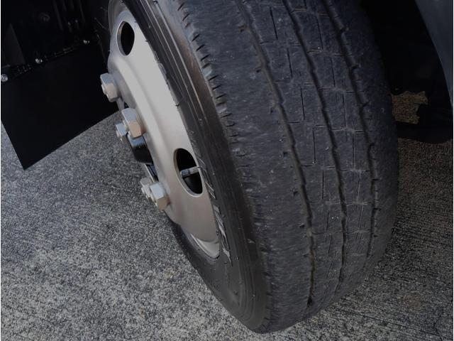 エルフトラック 全低床３ｔ積ダンプ　コボレーン　プロテクターかさ上げ　６速　３．０ディーゼルターボ　４ナンバー　極東　荷台床鉄板増貼　アイゼロセブンバンパー　左電格ミラー　ＡＳＲ　坂道発進補助　ＥＣＯＮＯ　ドラレコ　ＥＴＣ　ＵＳＢポート　新品ハンドルカバー　総重量５９８５ｋｇ（26枚目）