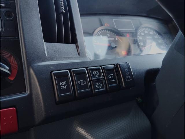 エルフトラック 全低床３ｔ積ダンプ　コボレーン　プロテクターかさ上げ　６速　３．０ディーゼルターボ　４ナンバー　極東　荷台床鉄板増貼　アイゼロセブンバンパー　左電格ミラー　ＡＳＲ　坂道発進補助　ＥＣＯＮＯ　ドラレコ　ＥＴＣ　ＵＳＢポート　新品ハンドルカバー　総重量５９８５ｋｇ（31枚目）