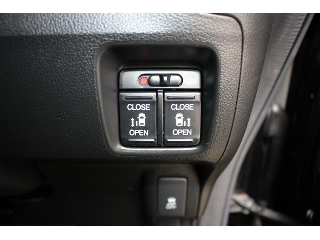 N-BOXカスタム G ターボSSパッケージ 純正ナビ Bカメラ 両側電動ドア HID ETC クルコン 盗難防止 スマートキー オートエアコン オートライト ESC ABS 純正AW 電格ミラー パワーウィンドウ 平成25年式(6枚目)