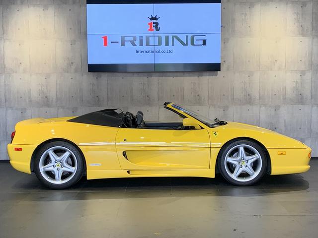 Ｆ３５５ スパイダー　ＲＭ　Ｓｏｔｈｅｂｙ’ｓ出品車両　ＸＲシャーシ　６ＭＴ　キダスペシャルマフラー純正有　２．８万キロ時タイミングベルト交換済み　チャレンジグリル純正有　フェラーリバッグ　付属品完備（4枚目）