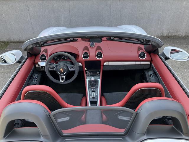 ７１８スパイダー ７１８スパイダー　新車並行　左Ｈ　６ＭＴ　スパイダークラシックインテリア　カーボンフルバケット　ＰＤＬＳ　サテンプラチナ純正２０インチＡＷ　シートヒーター　　電動可倒式ドアミラー　パークアシスタンス　アップルカープレイ（10枚目）