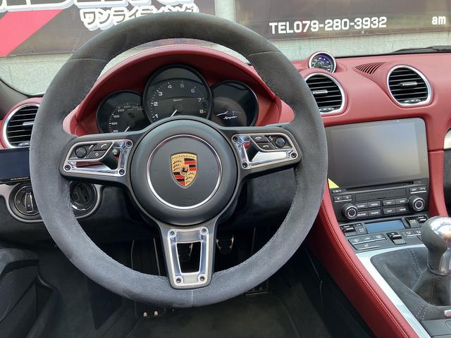 ７１８スパイダー ７１８スパイダー　新車並行　左Ｈ　６ＭＴ　スパイダークラシックインテリア　カーボンフルバケット　ＰＤＬＳ　サテンプラチナ純正２０インチＡＷ　シートヒーター　　電動可倒式ドアミラー　パークアシスタンス　アップルカープレイ（12枚目）