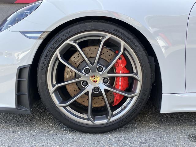 ７１８スパイダー ７１８スパイダー　新車並行　左Ｈ　６ＭＴ　スパイダークラシックインテリア　カーボンフルバケット　ＰＤＬＳ　サテンプラチナ純正２０インチＡＷ　シートヒーター　　電動可倒式ドアミラー　パークアシスタンス　アップルカープレイ（28枚目）