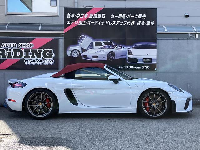 ７１８スパイダー ７１８スパイダー　新車並行　左Ｈ　６ＭＴ　スパイダークラシックインテリア　カーボンフルバケット　ＰＤＬＳ　サテンプラチナ純正２０インチＡＷ　シートヒーター　　電動可倒式ドアミラー　パークアシスタンス　アップルカープレイ（38枚目）