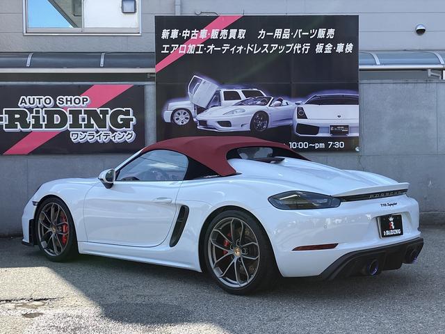 ７１８スパイダー ７１８スパイダー　新車並行　左Ｈ　６ＭＴ　スパイダークラシックインテリア　カーボンフルバケット　ＰＤＬＳ　サテンプラチナ純正２０インチＡＷ　シートヒーター　　電動可倒式ドアミラー　パークアシスタンス　アップルカープレイ（41枚目）