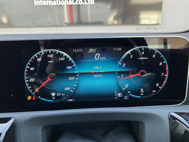 Ａクラス Ａ１８０　スタイル　ＡＭＧライン　ワンオーナー　ＡＭＧスタイリングＰＫＧ　純正１８インチＡＷ　レーダーセーフティーＰＫＧ　ナビゲーションＰＫＧ　ＬＥＤヘッドライト　レーンチェンジアシスト　ハーフレザー　シートヒーター　パワーシート（12枚目）