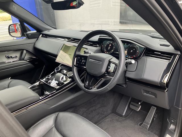 �C���e���A�̓u���b�N���U�[�̃V�b�N�ŗ������������͋C�̓����ƂȂ��Ă���܂��B