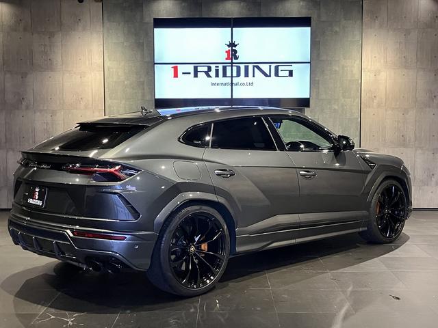 ウルス ベースグレード　Ｑ－Ｃｉｔｕｒａレザー　パノラミックルーフ　純正２３インチＴａｉｇｅｔｅＡＷ　Ｂａｎｇ＆ｏｌｕｆｓｅｎサウンド　エレガンテインテリア　スタイルＰＫＧ　シートヒーター＆ベンチレーション　３６０°カメラ（5枚目）