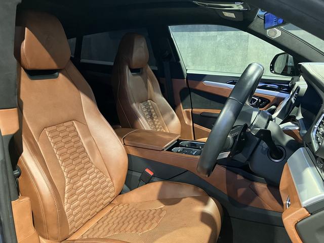 ウルス ベースグレード　Ｑ－Ｃｉｔｕｒａレザー　パノラミックルーフ　純正２３インチＴａｉｇｅｔｅＡＷ　Ｂａｎｇ＆ｏｌｕｆｓｅｎサウンド　エレガンテインテリア　スタイルＰＫＧ　シートヒーター＆ベンチレーション　３６０°カメラ（10枚目）