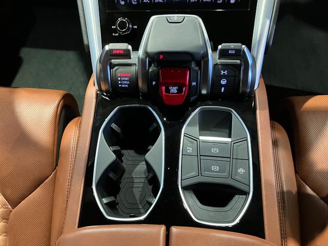 ウルス ベースグレード　Ｑ－Ｃｉｔｕｒａレザー　パノラミックルーフ　純正２３インチＴａｉｇｅｔｅＡＷ　Ｂａｎｇ＆ｏｌｕｆｓｅｎサウンド　エレガンテインテリア　スタイルＰＫＧ　シートヒーター＆ベンチレーション　３６０°カメラ（15枚目）