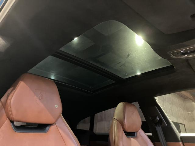 ウルス ベースグレード　Ｑ－Ｃｉｔｕｒａレザー　パノラミックルーフ　純正２３インチＴａｉｇｅｔｅＡＷ　Ｂａｎｇ＆ｏｌｕｆｓｅｎサウンド　エレガンテインテリア　スタイルＰＫＧ　シートヒーター＆ベンチレーション　３６０°カメラ（22枚目）