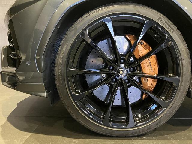 ウルス ベースグレード　Ｑ－Ｃｉｔｕｒａレザー　パノラミックルーフ　純正２３インチＴａｉｇｅｔｅＡＷ　Ｂａｎｇ＆ｏｌｕｆｓｅｎサウンド　エレガンテインテリア　スタイルＰＫＧ　シートヒーター＆ベンチレーション　３６０°カメラ（28枚目）