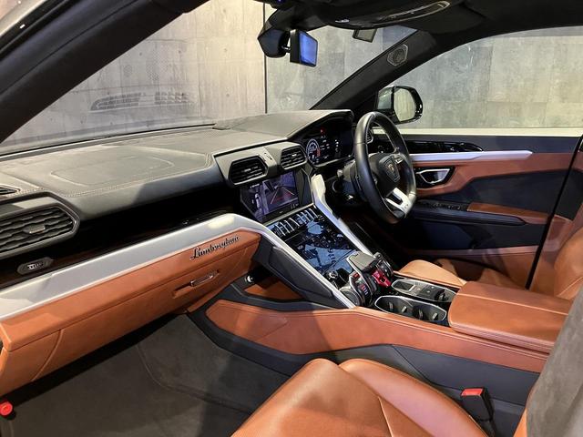 ウルス ベースグレード　Ｑ－Ｃｉｔｕｒａレザー　パノラミックルーフ　純正２３インチＴａｉｇｅｔｅＡＷ　Ｂａｎｇ＆ｏｌｕｆｓｅｎサウンド　エレガンテインテリア　スタイルＰＫＧ　シートヒーター＆ベンチレーション　３６０°カメラ（33枚目）