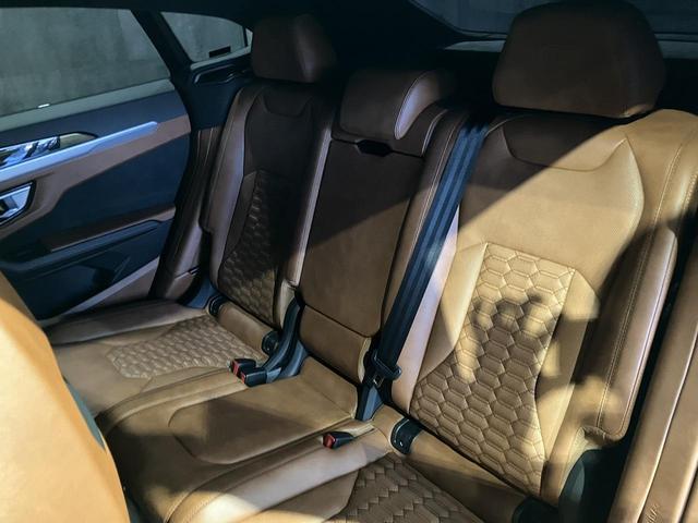 ウルス ベースグレード　Ｑ－Ｃｉｔｕｒａレザー　パノラミックルーフ　純正２３インチＴａｉｇｅｔｅＡＷ　Ｂａｎｇ＆ｏｌｕｆｓｅｎサウンド　エレガンテインテリア　スタイルＰＫＧ　シートヒーター＆ベンチレーション　３６０°カメラ（35枚目）