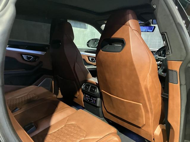 ウルス ベースグレード　Ｑ－Ｃｉｔｕｒａレザー　パノラミックルーフ　純正２３インチＴａｉｇｅｔｅＡＷ　Ｂａｎｇ＆ｏｌｕｆｓｅｎサウンド　エレガンテインテリア　スタイルＰＫＧ　シートヒーター＆ベンチレーション　３６０°カメラ（36枚目）