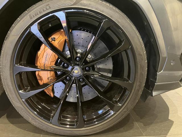 ウルス ベースグレード　Ｑ－Ｃｉｔｕｒａレザー　パノラミックルーフ　純正２３インチＴａｉｇｅｔｅＡＷ　Ｂａｎｇ＆ｏｌｕｆｓｅｎサウンド　エレガンテインテリア　スタイルＰＫＧ　シートヒーター＆ベンチレーション　３６０°カメラ（40枚目）