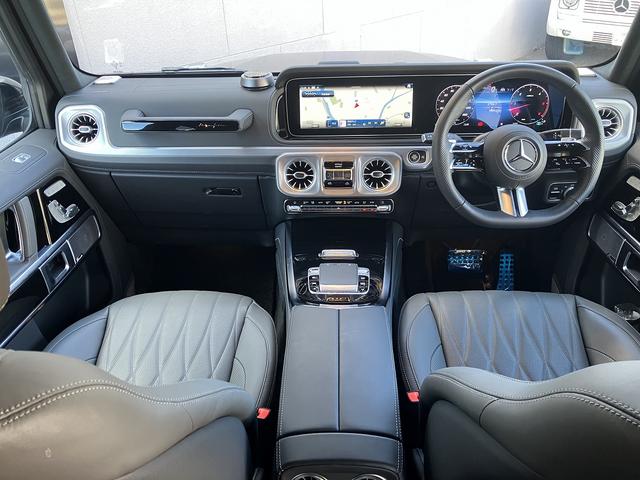 �C���e���A�̓u���b�N���U�[�̗������������͋C�ƂȂ��Ă���܂��B