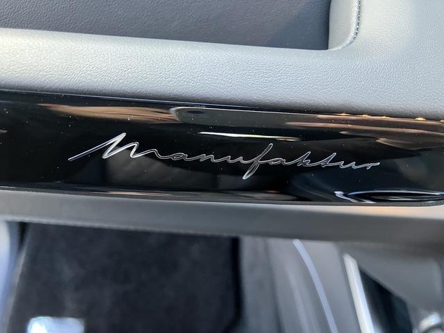 ����ȃ_�b�V���{�[�h���Ɏ��t�����Ă���O���u�o�[�ɂ͂��������������������̃��S�������Ă���܂��B