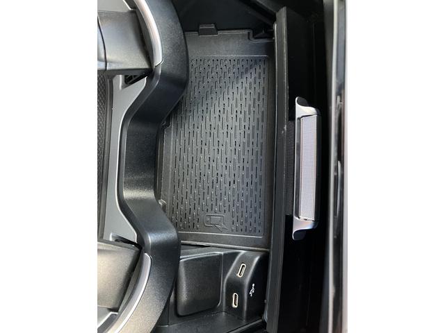 �Z���^�[�R���\�[���ɂ̓��C�����X�`���[�W���O�Ƃb�^�C�v�t�r�a���Q����������Ă���܂��B