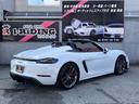 ７１８スパイダー ７１８スパイダー　新車並行　左Ｈ　６ＭＴ　スパイダークラシックインテリア　カーボンフルバケット　ＰＤＬＳ　サテンプラチナ純正２０インチＡＷ　シートヒーター　　電動可倒式ドアミラー　パークアシスタンス　アップルカープレイ（6枚目）