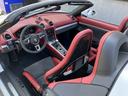 ７１８スパイダー　新車並行　左Ｈ　６ＭＴ　スパイダークラシックインテリア　カーボンフルバケット　ＰＤＬＳ　サテンプラチナ純正２０インチＡＷ　シートヒーター　　電動可倒式ドアミラー　パークアシスタンス　アップルカープレイ（11枚目）